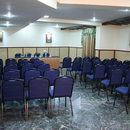 Best Western Amrutha Castle Hyderabad Exteriör bild