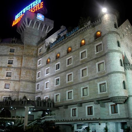 Best Western Amrutha Castle Hotell Hyderabad Exteriör bild