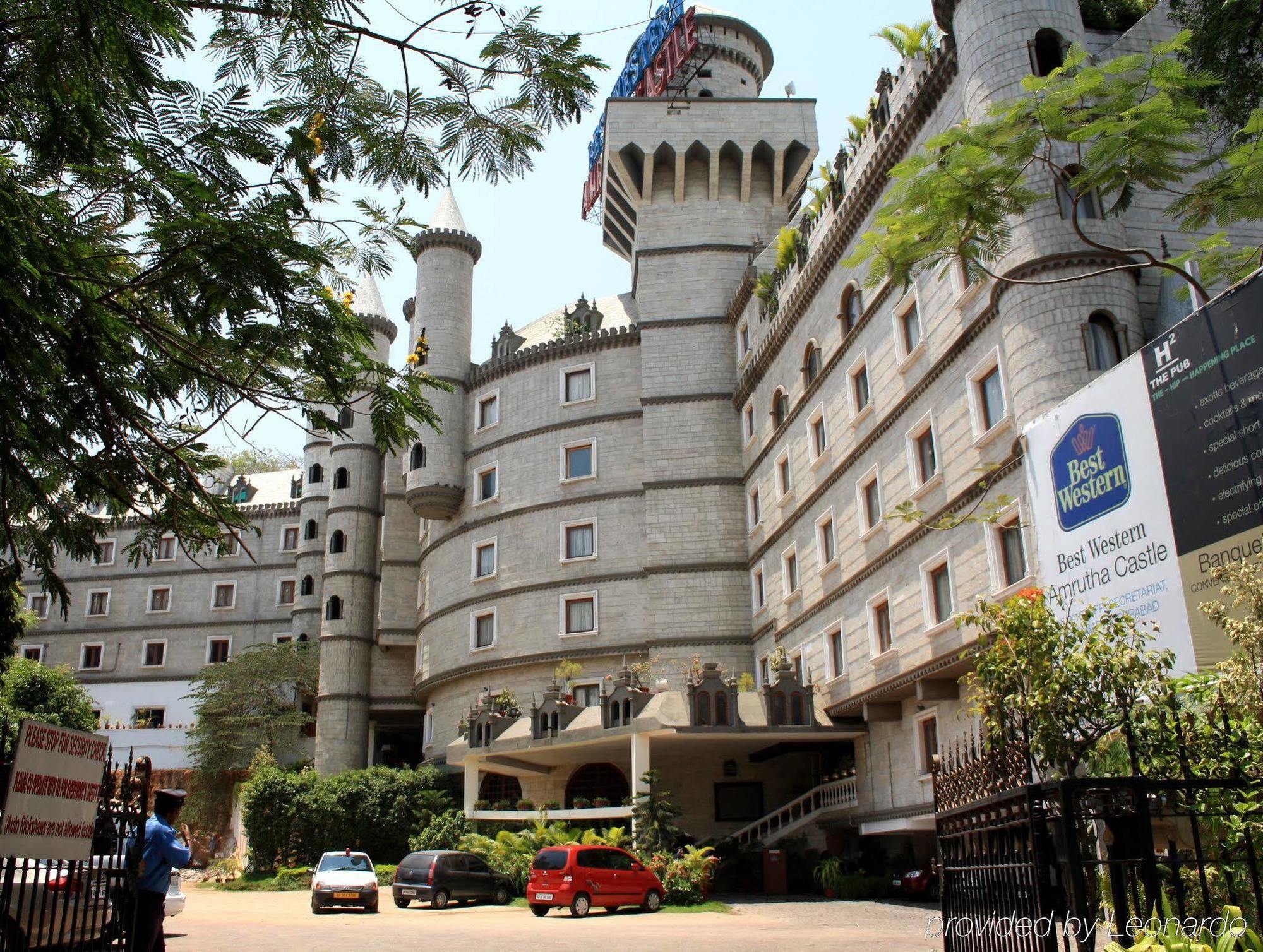 Best Western Amrutha Castle Hotell Hyderabad Exteriör bild