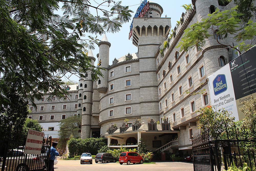 Best Western Amrutha Castle Hyderabad Exteriör bild